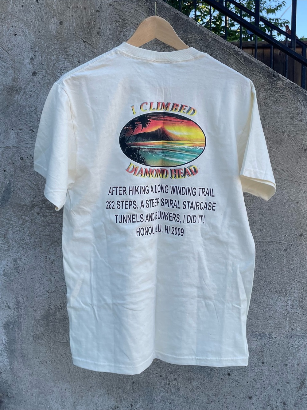 2009 Fruit of the Loom “I climbed Diamond Head” Hawaii t shirt medium